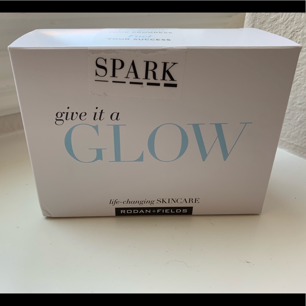 Rodan + Fields Give It A Glow Sample Packs